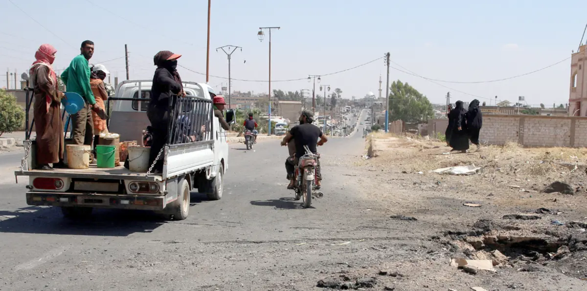 في شوارع الرقة بسوريا.. فيلم رعب وجثث قتلى تُترك حتى التعفن