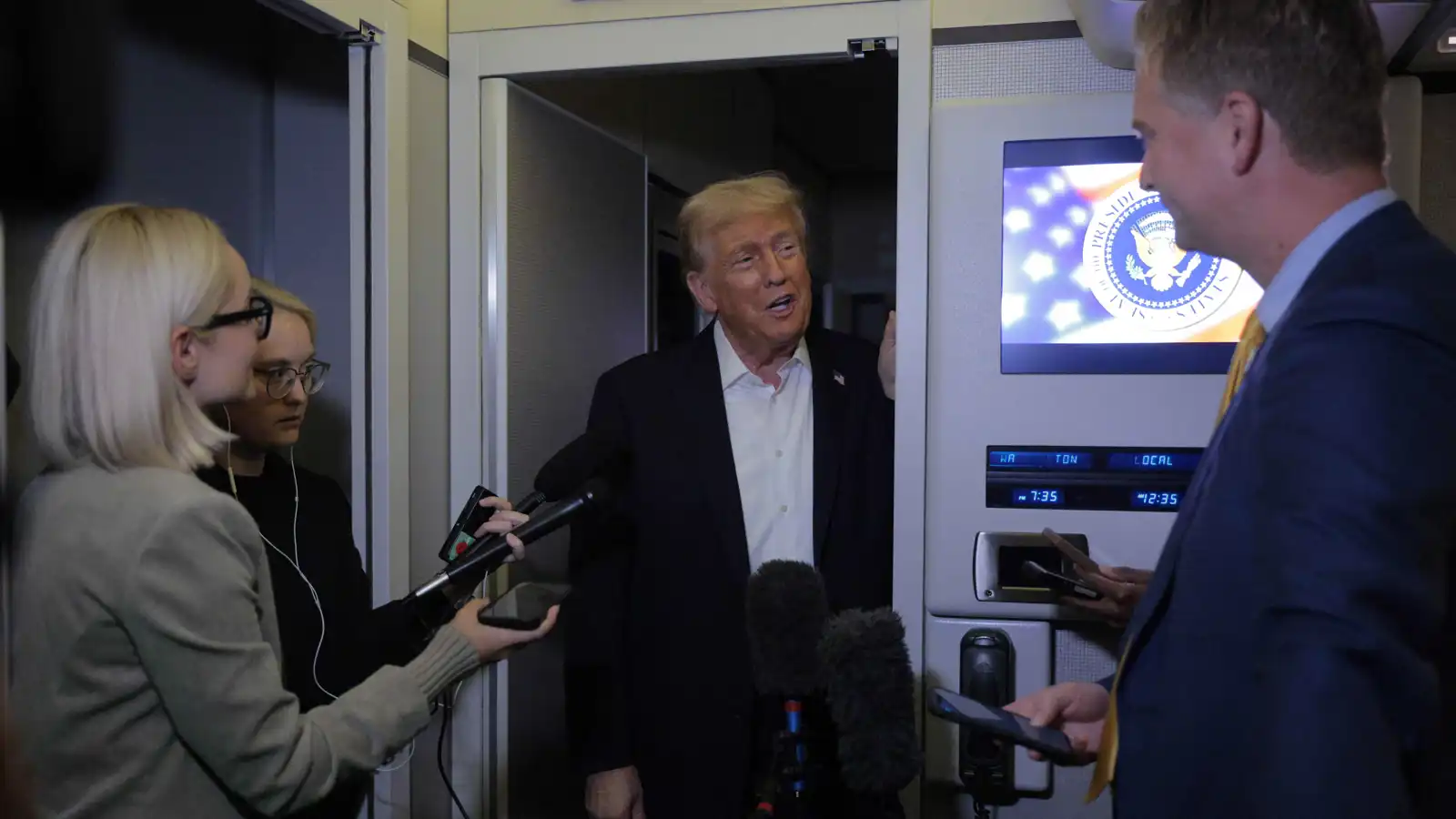 إعادة إعمار غزة محور اهتمام ترامب.. ما مصير "حل الدولتين"؟