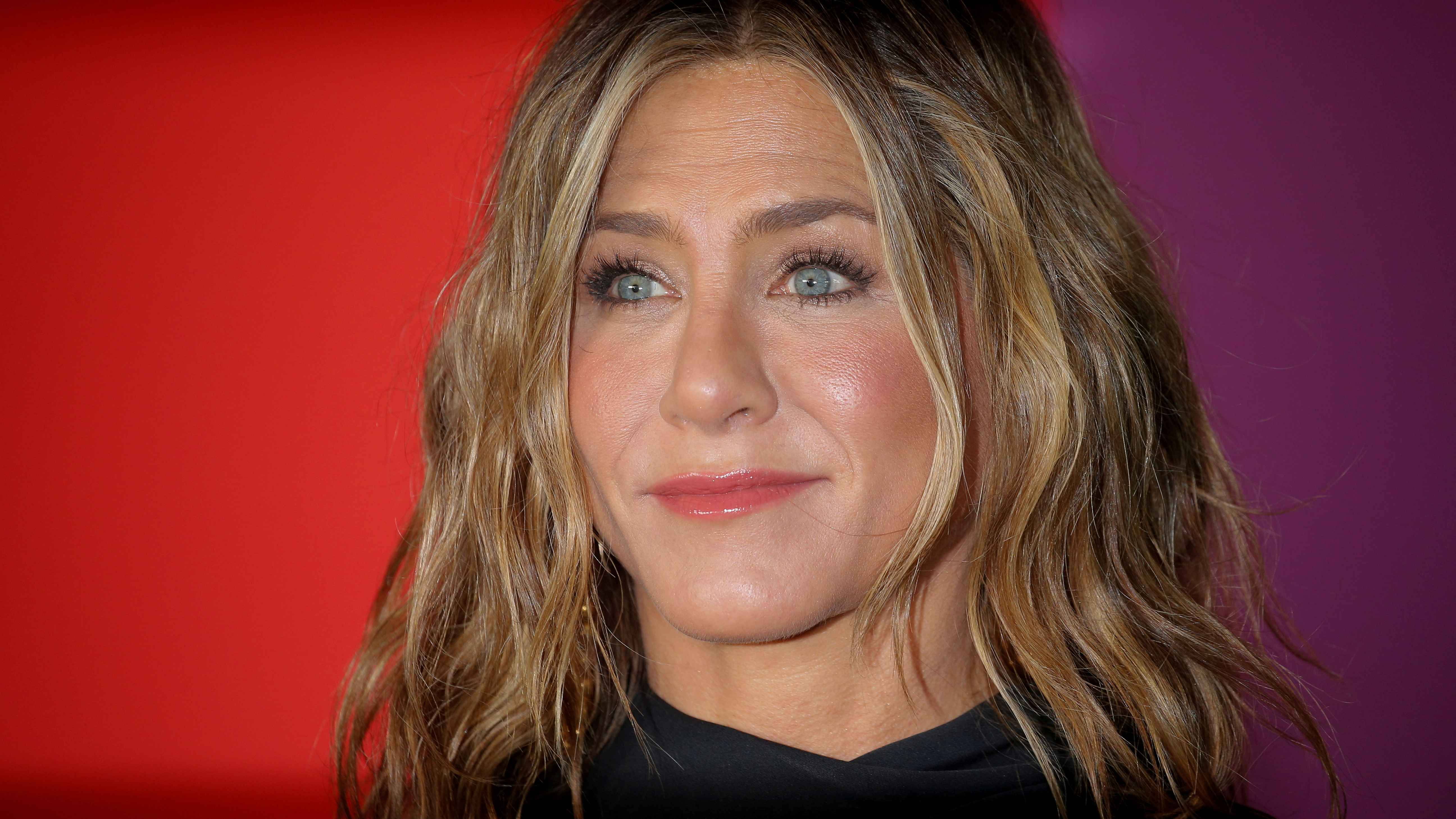 بسبب هاريس و"نساء القطط".. جنيفير أنيستون تهاجم نائب ترامب