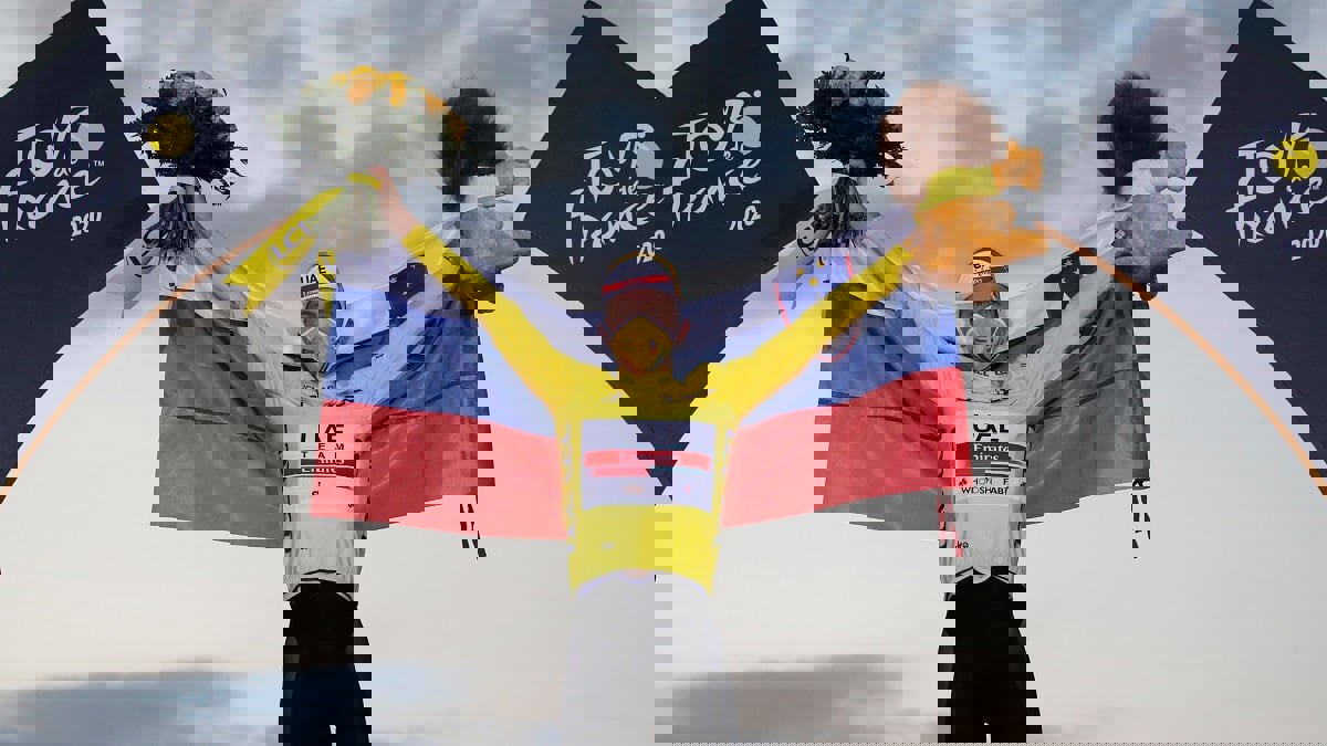 بوجاتشر دراج فريق الإمارات يصبح أول سلوفيني يفوز بطواف فرنسا (صور)