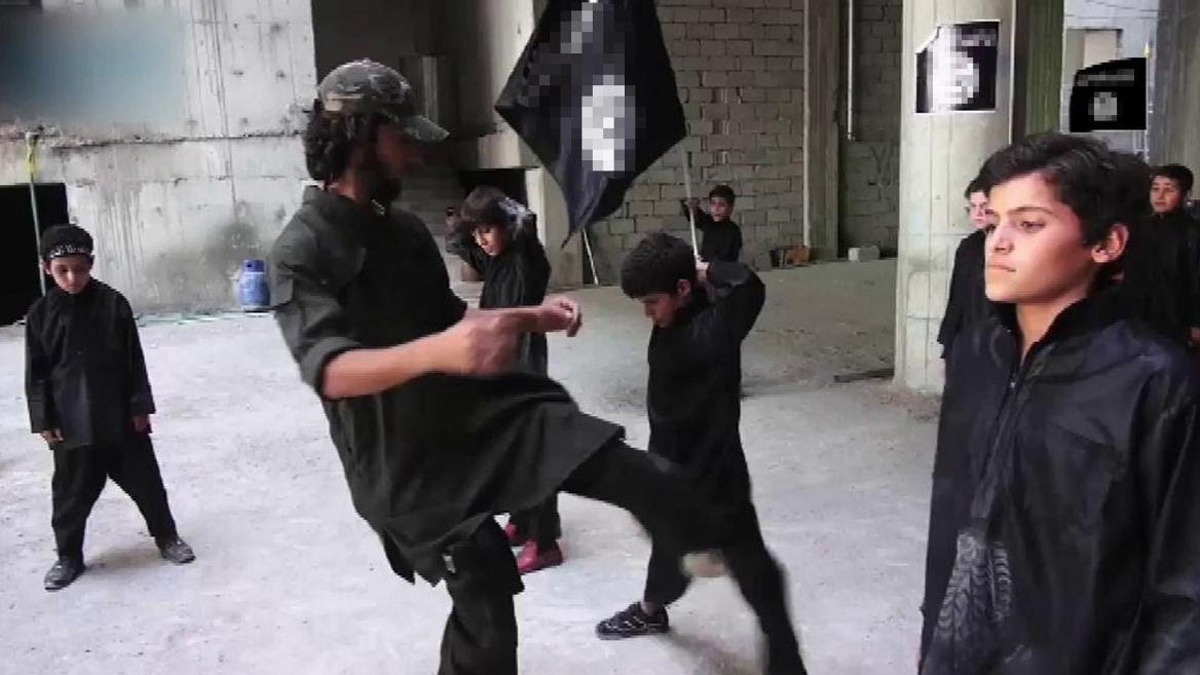 بريطانيا تقرر إعادة أطفال عناصر داعش في سوريا