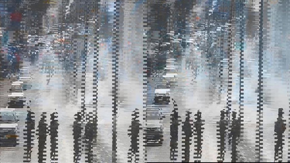 إصابة مئات الفلسطينيين خلال مواجهات مع الجيش الإسرائيلي في نابلس