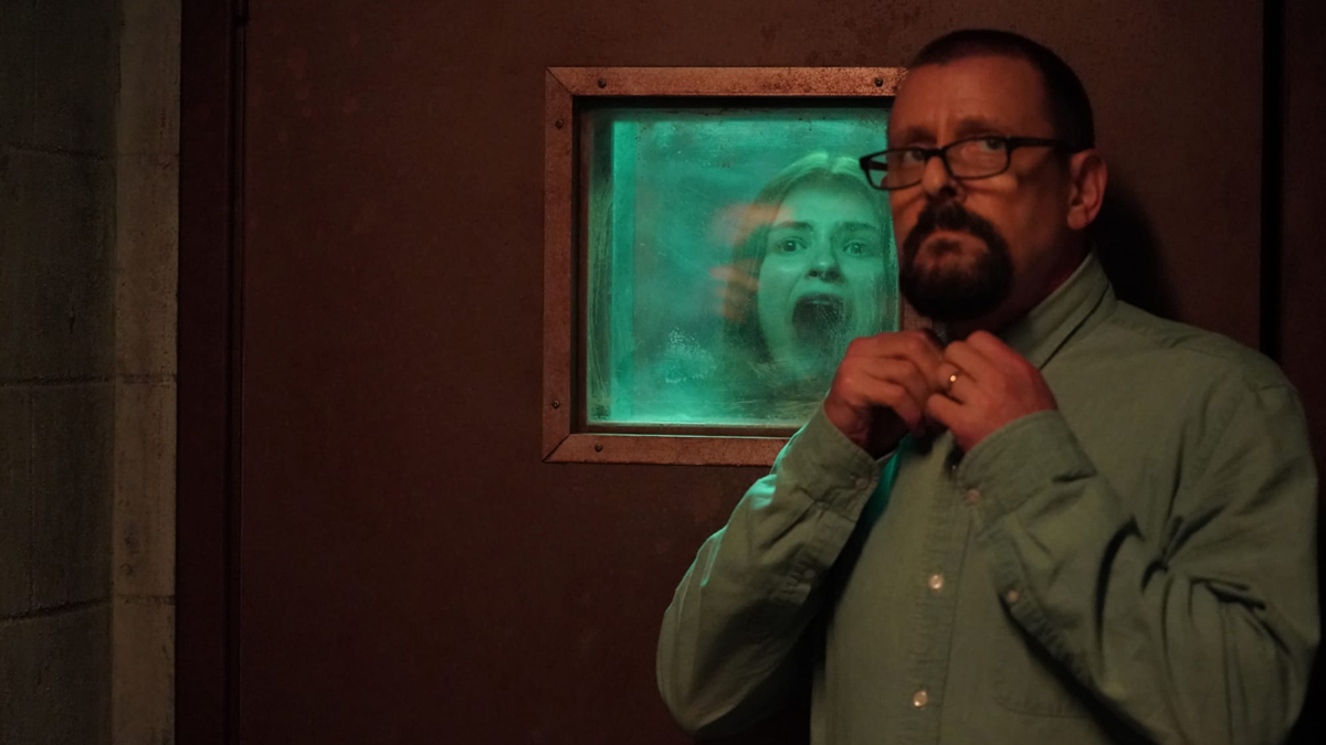 فيلم "فتاة في القبو".. التجاوز الأخلاقي ومرارة الواقع