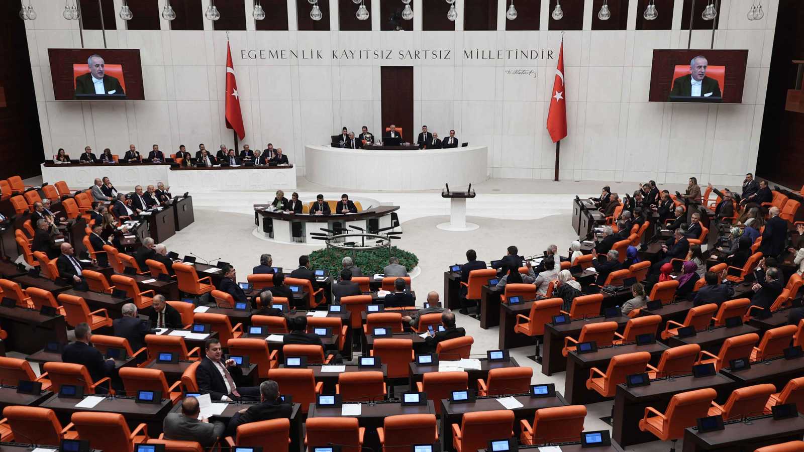 انقسام سياسي حاد.. المعارضة التركية تقاطع خطاب إردوغان في البرلمان