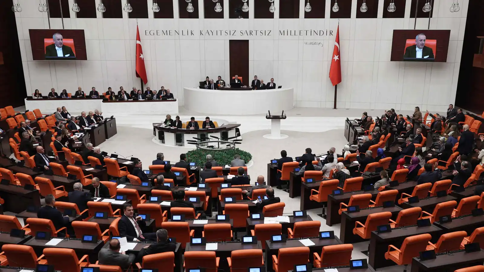 انقسام سياسي حاد.. المعارضة التركية تقاطع خطاب إردوغان في البرلمان