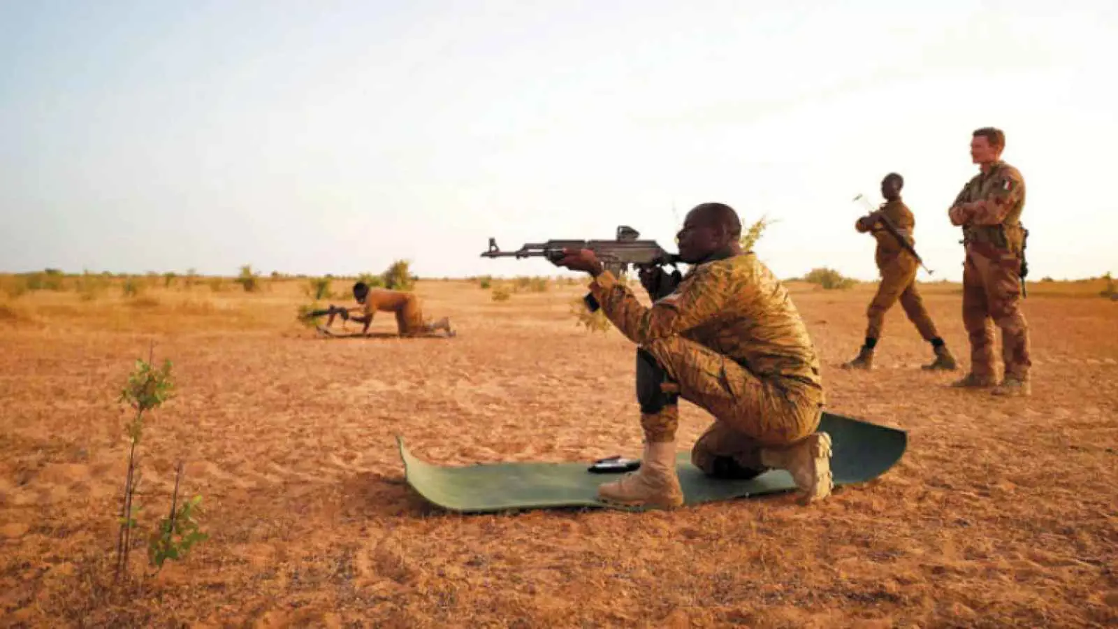 بالسلاح والسياسة.. "نصرة الإسلام والمسلمين" تُربك حكومات الساحل الإفريقي