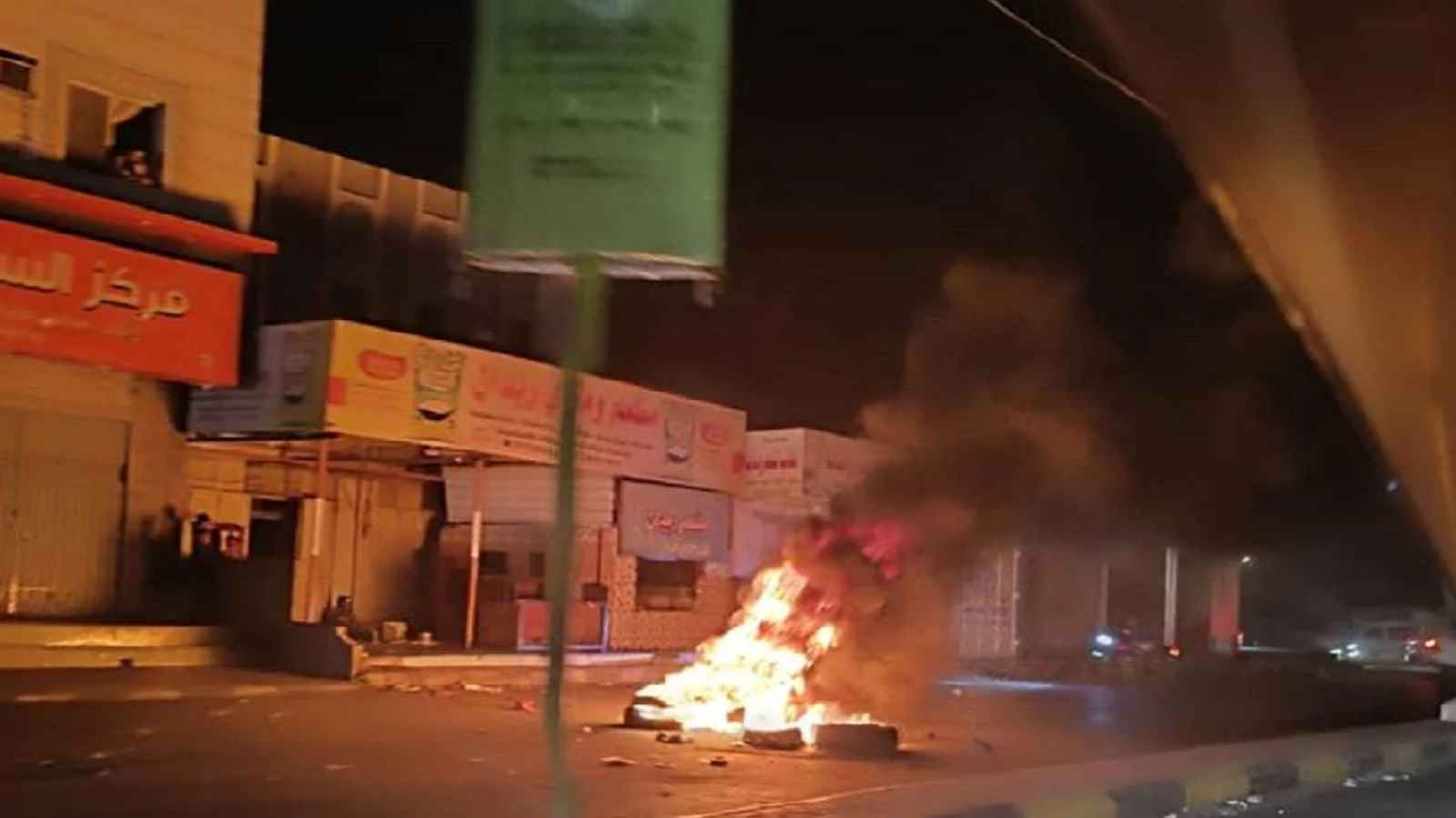 وسط احتجاجات اليمنيين.. "ملفات معقدة" على طاولة رئيس الحكومة الجديد