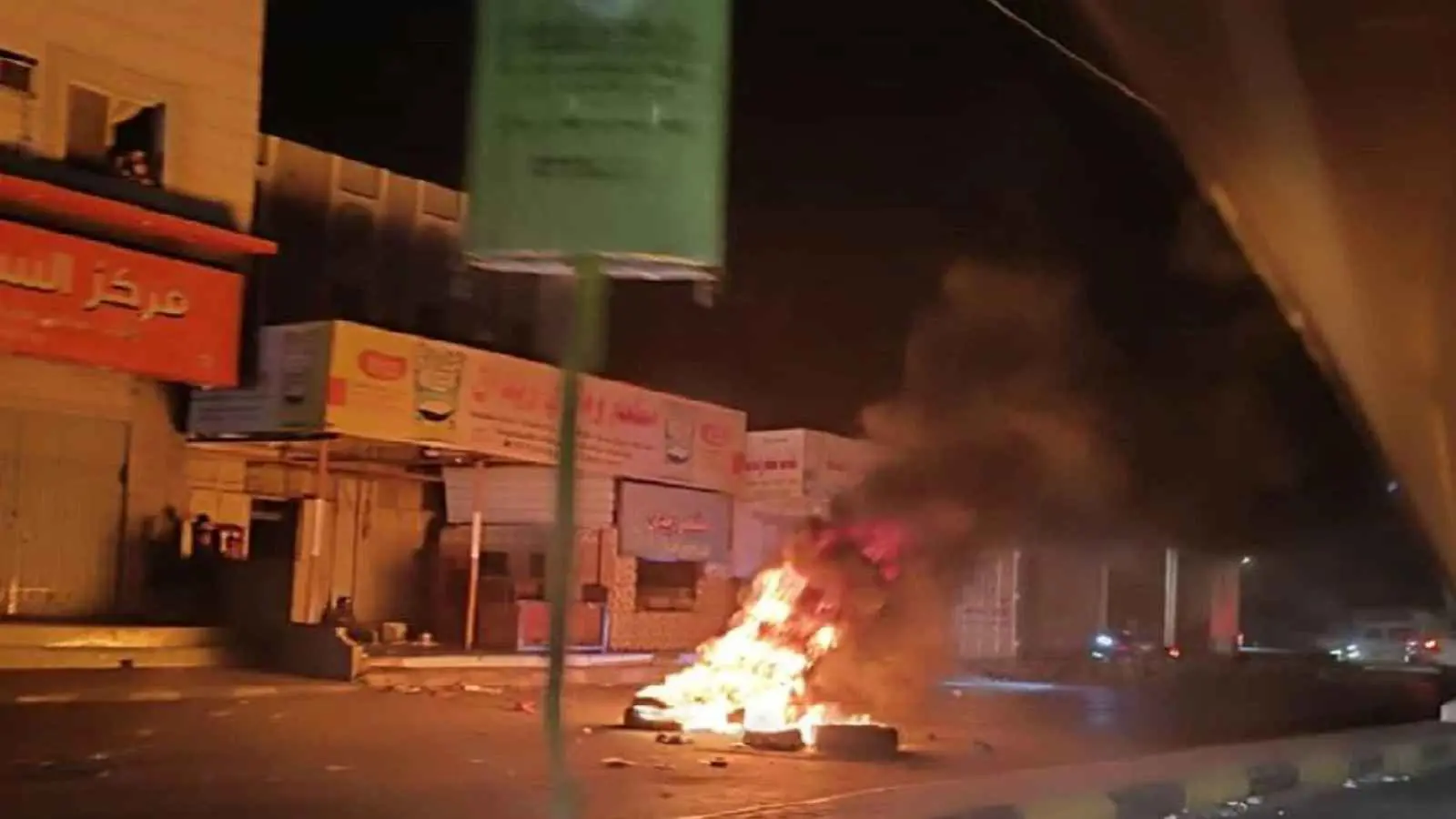 وسط احتجاجات اليمنيين.. "ملفات معقدة" على طاولة رئيس الحكومة الجديد