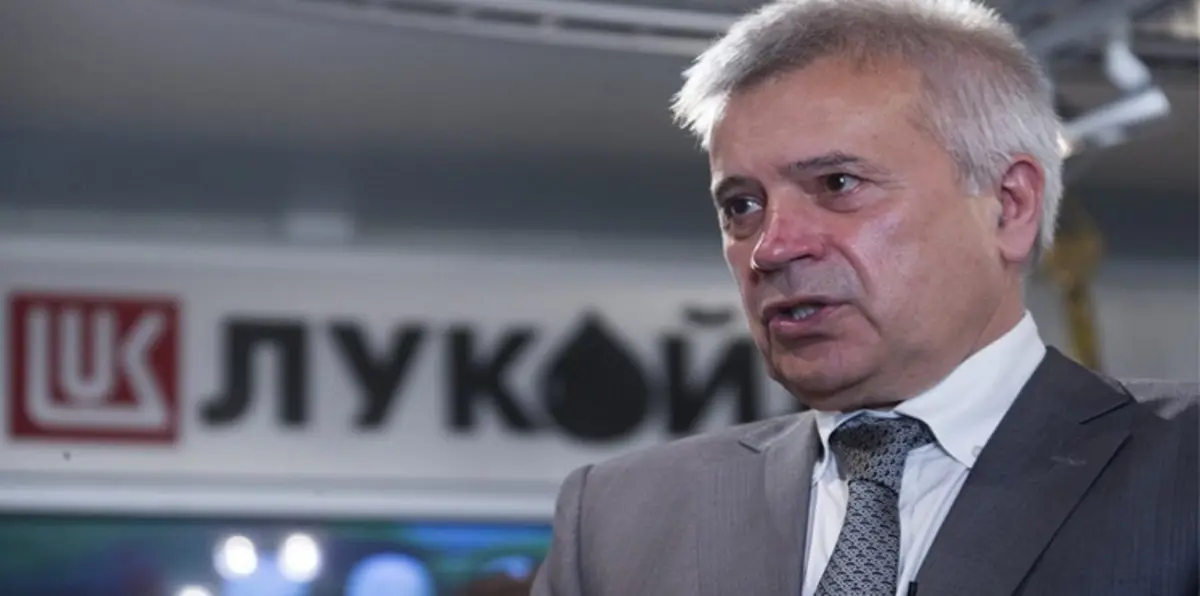 لوك أويل تتوقع وصول سعر النفط إلى 50 دولارًا بنهاية العام