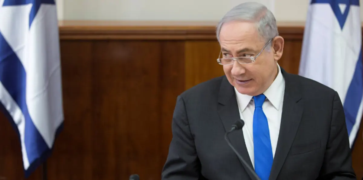 نتنياهو يستخدم ورقة وسلة مهملات للرد على وثيقة حماس