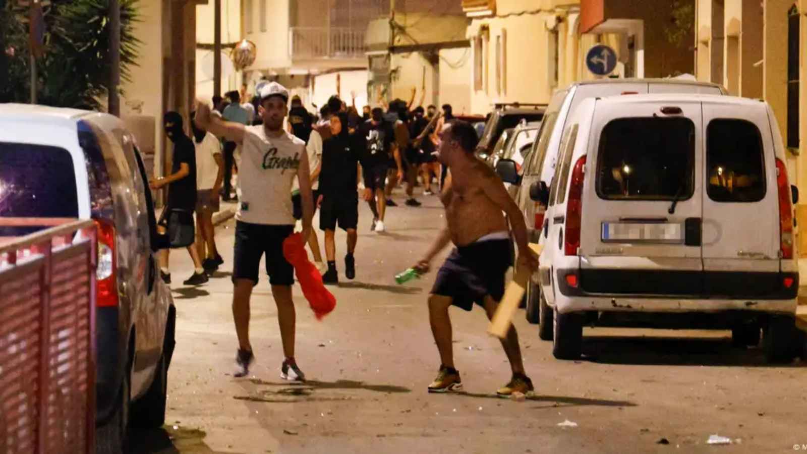 إسبانيا.. 8 موقوفين بعد اشتباكات بين منتمين لليمين المتطرف ومهاجرين