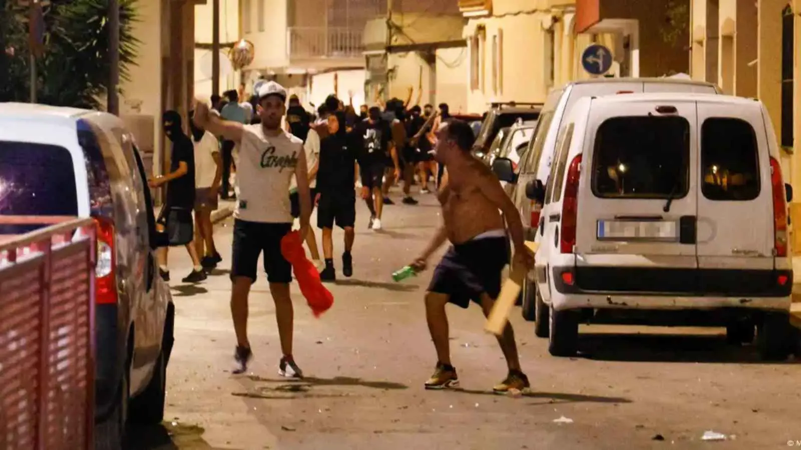 إسبانيا.. 8 موقوفين بعد اشتباكات بين منتمين لليمين المتطرف ومهاجرين