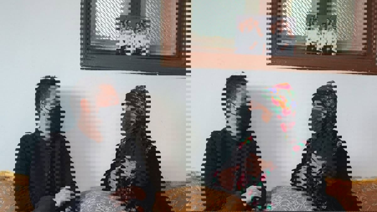 ولي العهد الأردني يلبي دعوة مسنة لتناول "خُبزها"