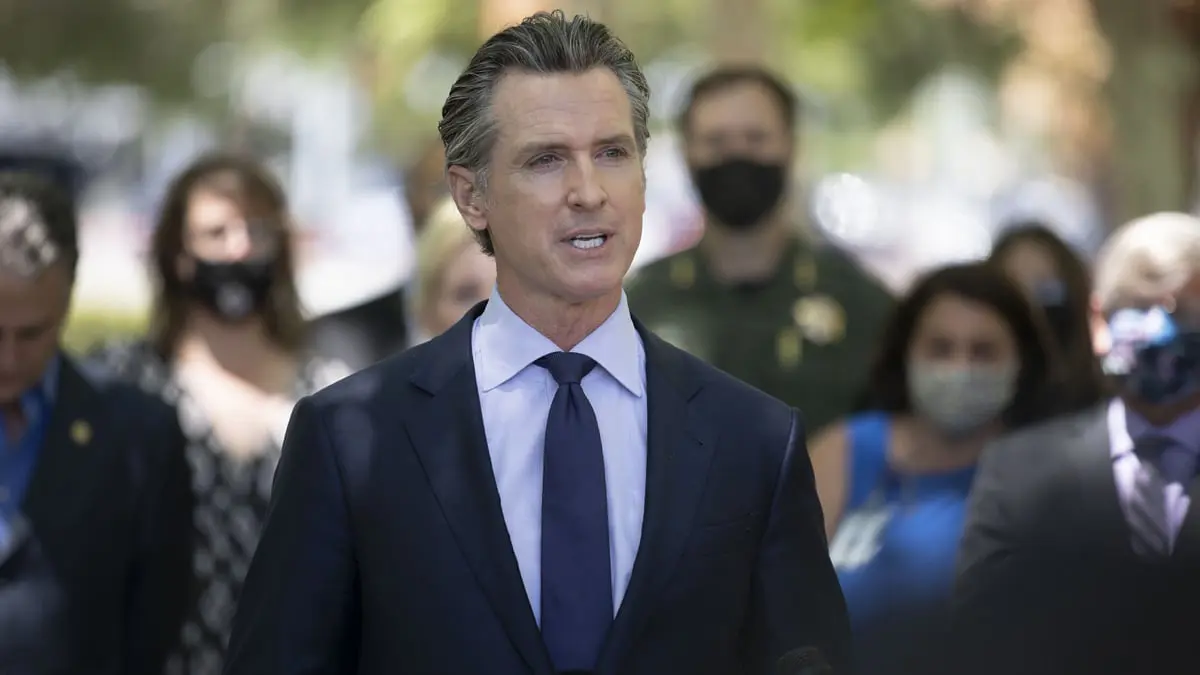 كاليفورنيا تواجه ارتفاع أسعار الوقود بمنحة بقيمة 1000 دولار