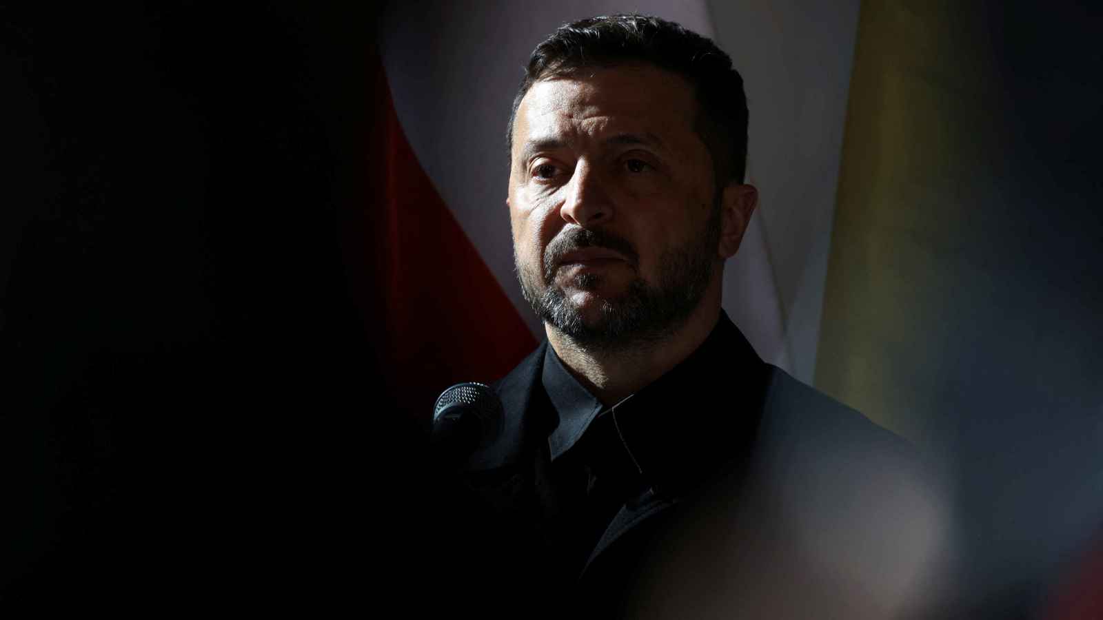 شملت روسيا وإيران.. زيلينسكي يفرض عقوبات على 74 شركة