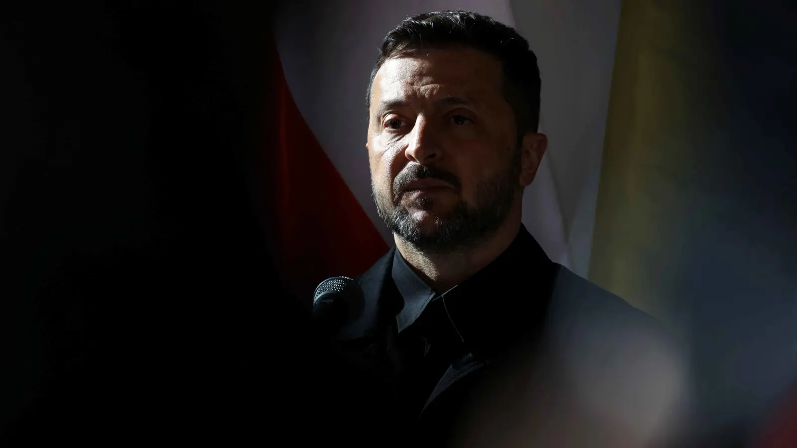 شملت روسيا وإيران.. زيلينسكي يفرض عقوبات على 74 شركة