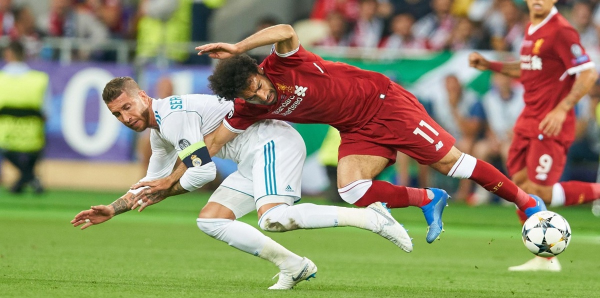 يورغن كلوب يهاجم الأسلوب الوحشي لسيرجيو راموس لتسببه في إصابة محمد صلاح