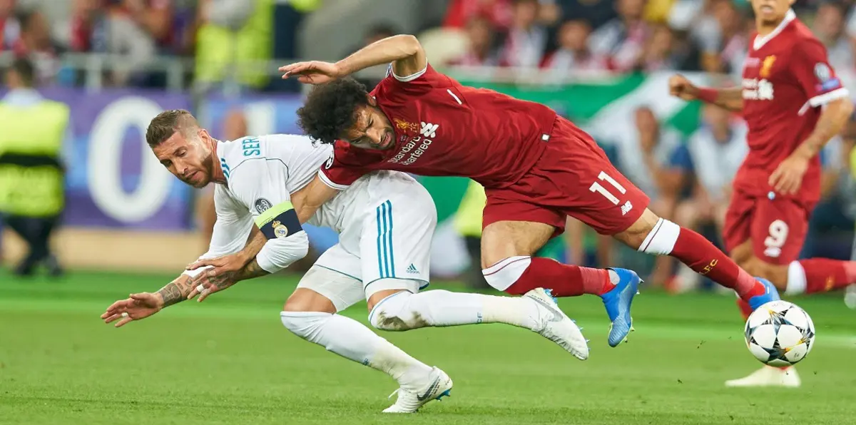 يورغن كلوب يهاجم الأسلوب الوحشي لسيرجيو راموس لتسببه في إصابة محمد صلاح