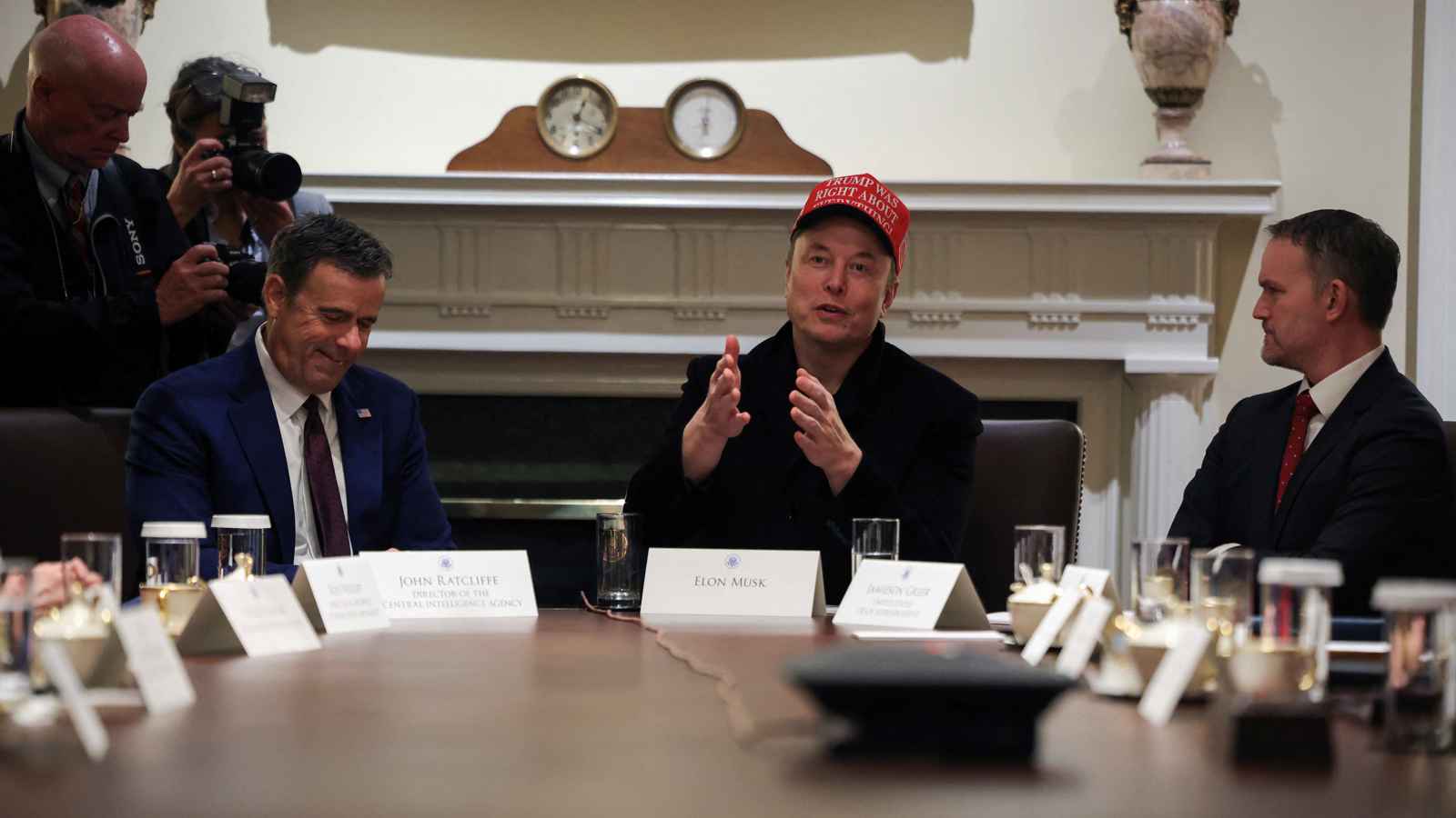 رغم تصاعد الغضب ضده.. ماسك يثبت مكانه في الدائرة المقربة لترامب