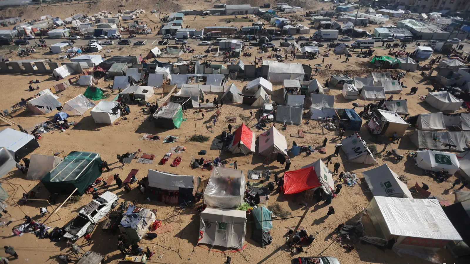 مقتل 4 فلسطينيين في قصف إسرائيلي لخيام النازحين جنوبي غزة