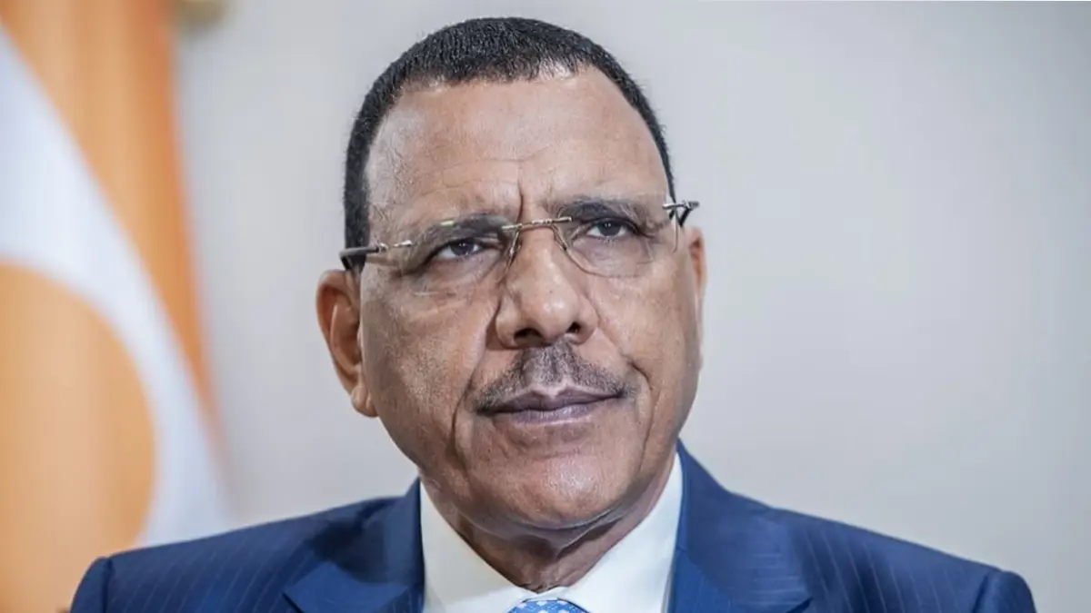 النيجر.. الانقلابيون يعلنون عن محاكمة بازوم بتهمة "الخيانة العظمى"