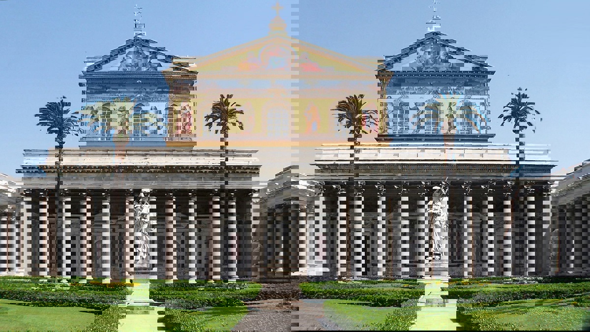 اتهام امرأة في لندن بالتخطيط لتفجير كاتدرائية القديس بولس‎