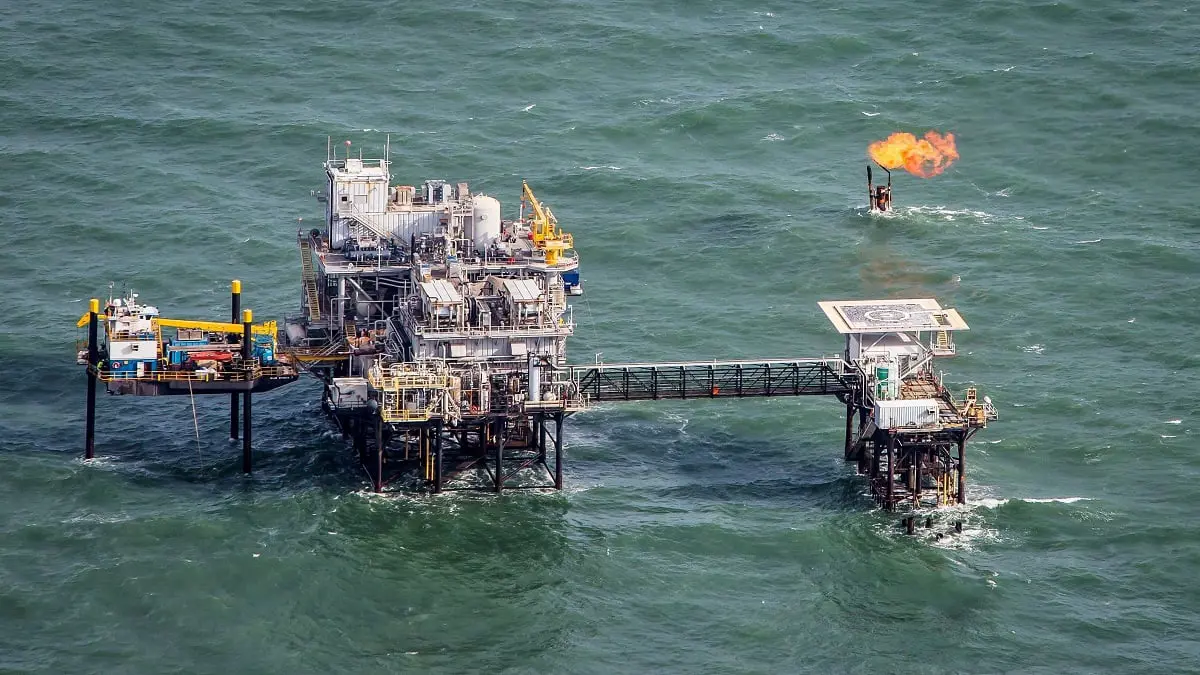 إخلاء منصات نفط أمريكية مع اقتراب العاصفة "بيتا" من تكساس