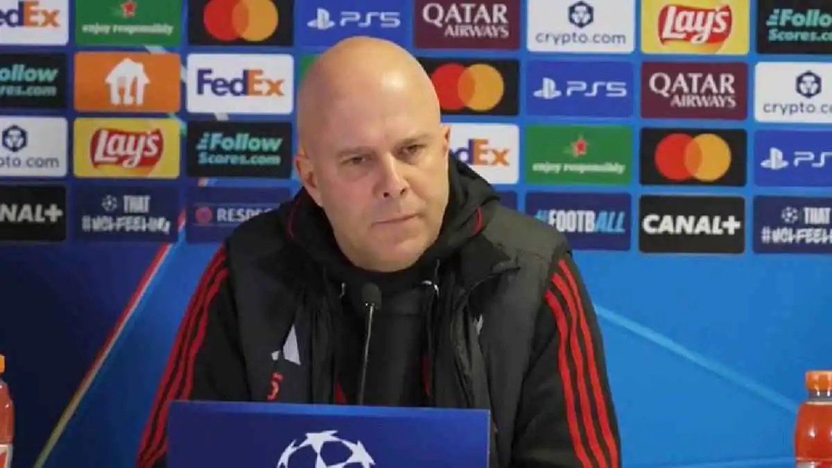 قبل مواجهة مارسيليا.. أرني سلوت يفاجئ محمد صلاح