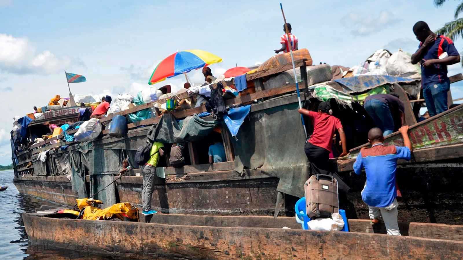 الكونغو.. وفاة 19 شخصًا إثر انقلاب قارب