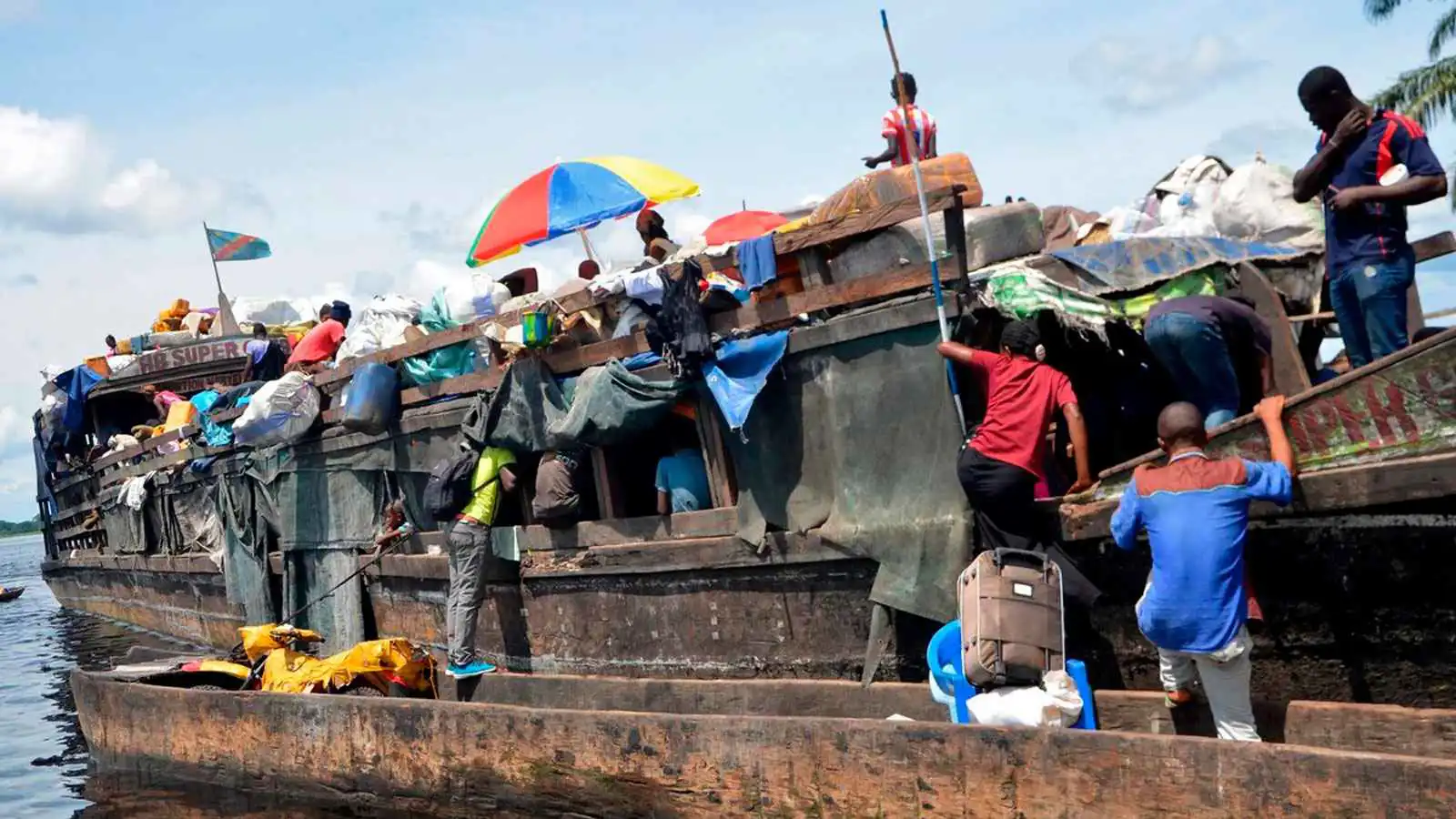 الكونغو.. وفاة 19 شخصًا إثر انقلاب قارب