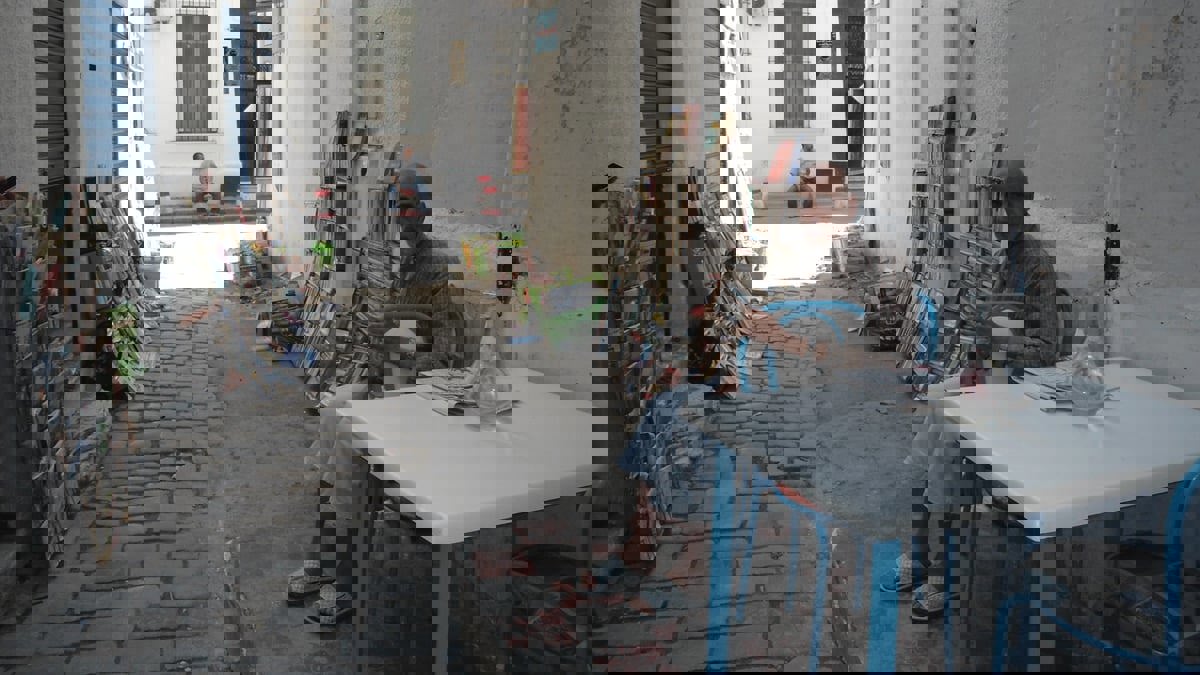 مع غلاء الأسعار وضعف الإقبال على الكتب.. مكتبات الرصيف تزدهر في تونس