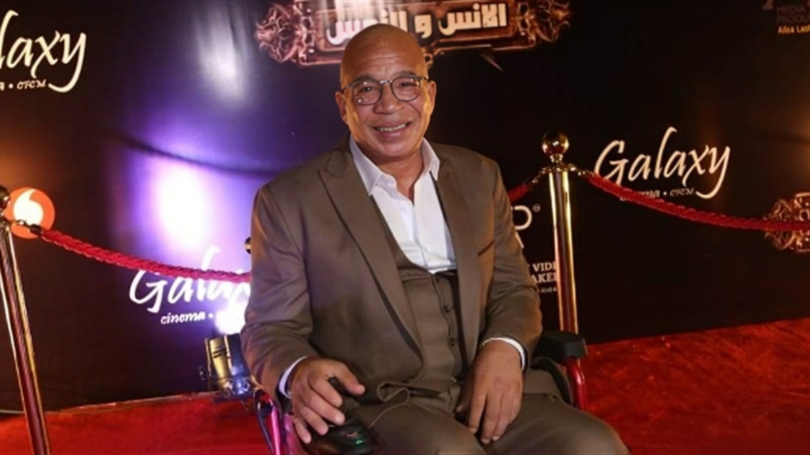 رسالة مؤثرة لممثل مصري يعاني من الطرف الاصطناعي بعد بتر قدمه