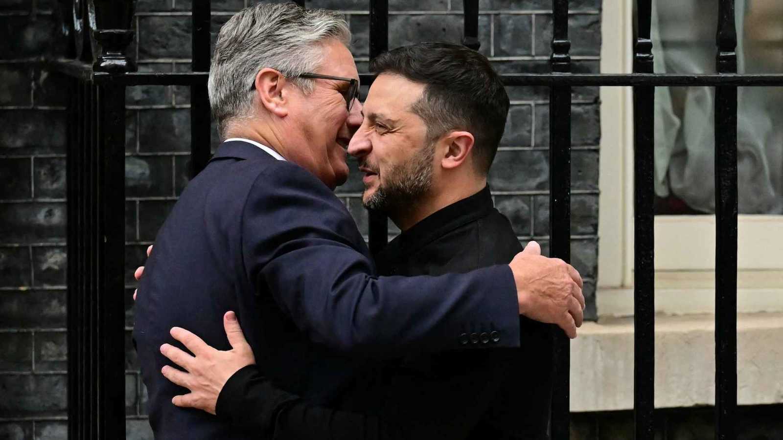 "كيف تتحدث مع ترامب".. 4 نصائح من ستارمر لزيلينسكي قبل "القمة"