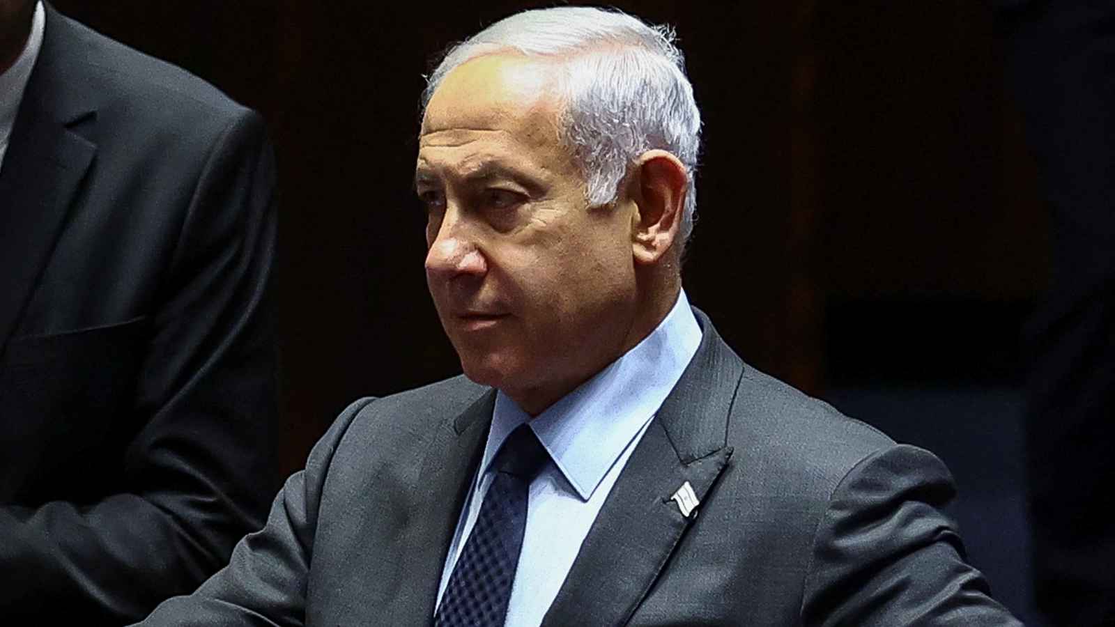 عيّن وزيرًا مقربًا منه.. نتنياهو يطيح برئيس الموساد من قيادة وفد التفاوض