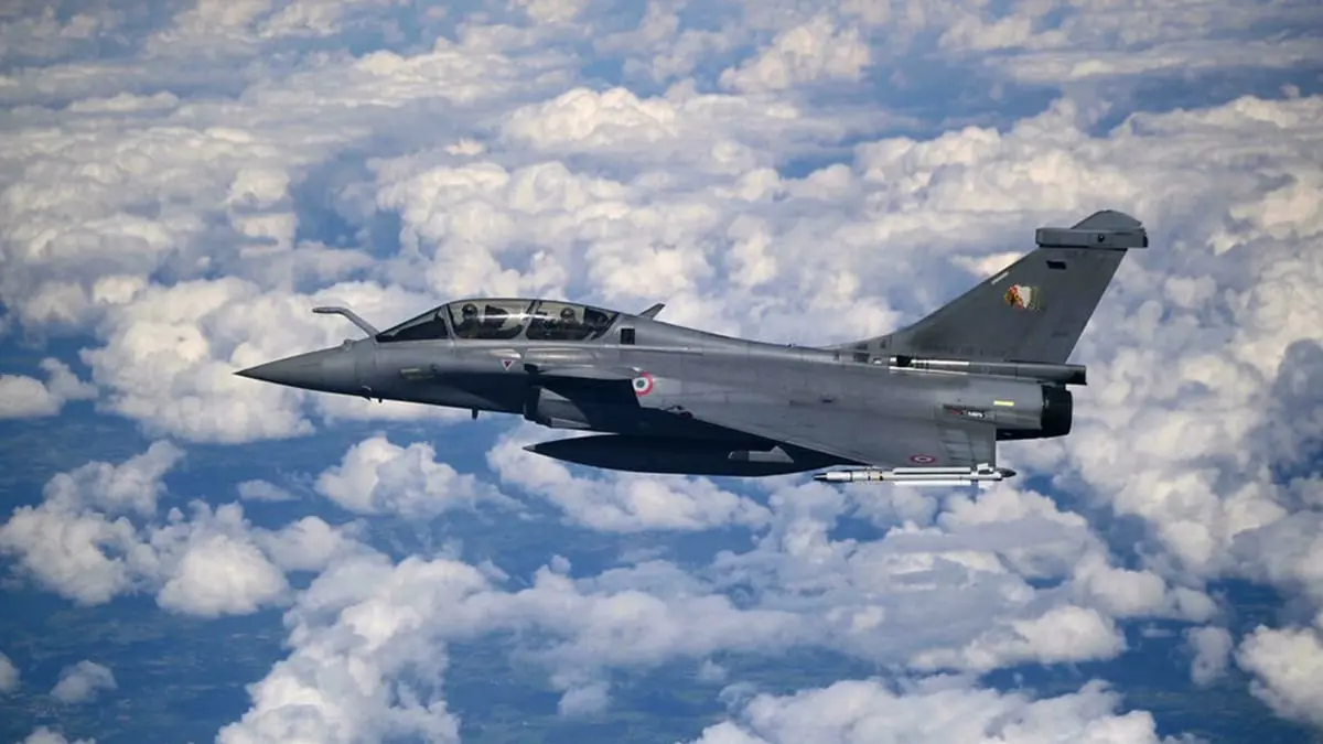 إندونيسيا توقع عقدا مع فرنسا لشراء 42 مقاتلة "رافال"