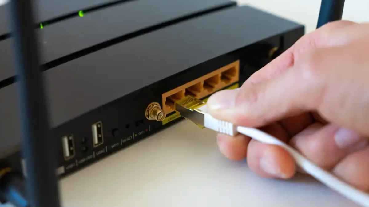 منافذ USB في الراوتر.. بوابة خفية قد تدمّر شبكتك من الداخل