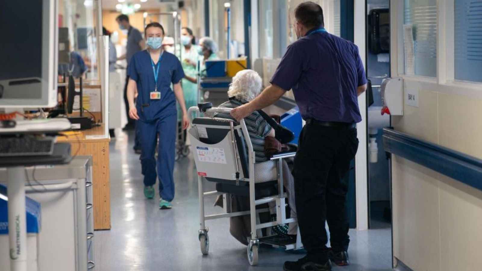 المستشفيات البريطانية تئن تحت وطأة "الإنفلونزا" (فيديو)