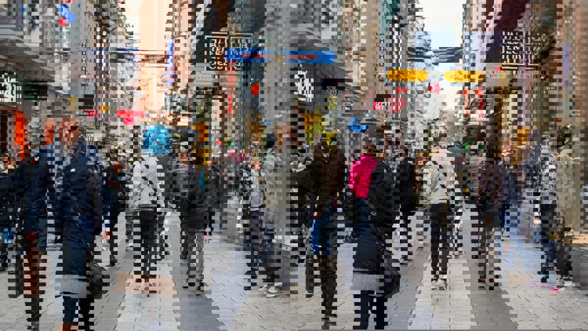 "تحيا البطالة".. عرب أوروبا يتركون وظائفهم المتواضعة الأجور طمعا بـ"المساعدات" السخية