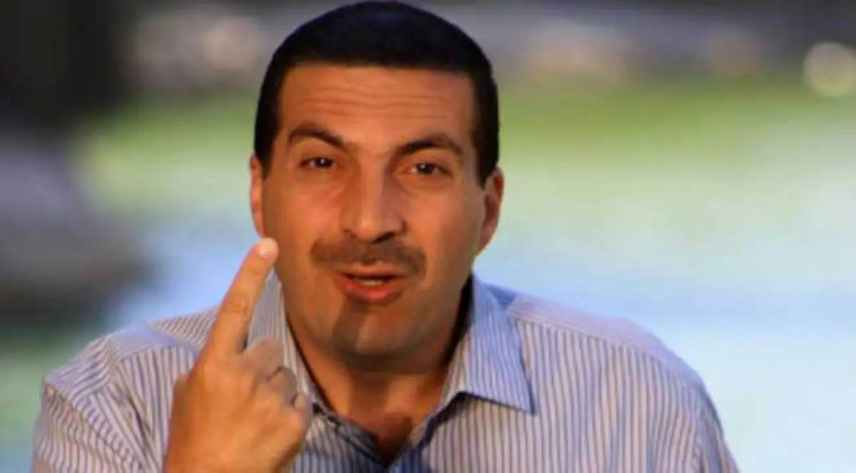 عمرو خالد.. من عباءة الإسلام إلى منبر الأدب