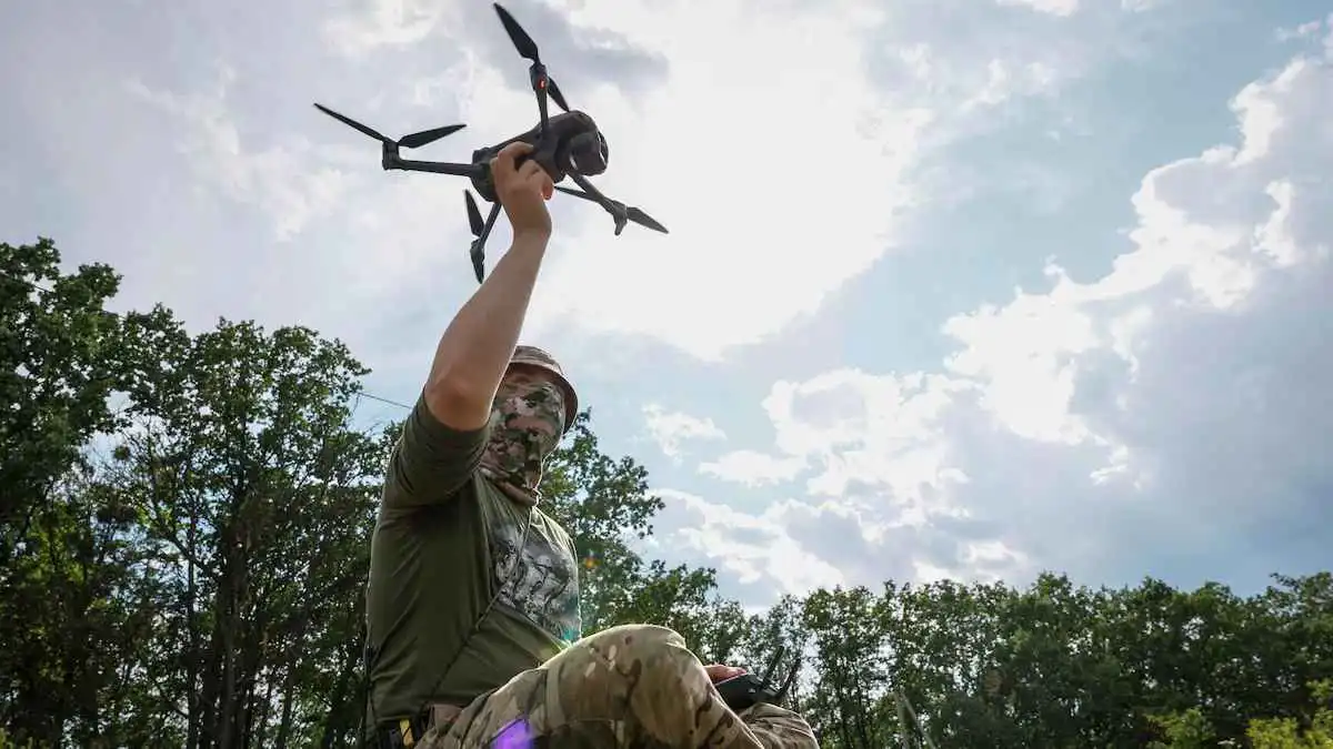 من حزب زيلينسكي.. نائب بارز أحد أضلع فضيحة المسيّرات في أوكرانيا