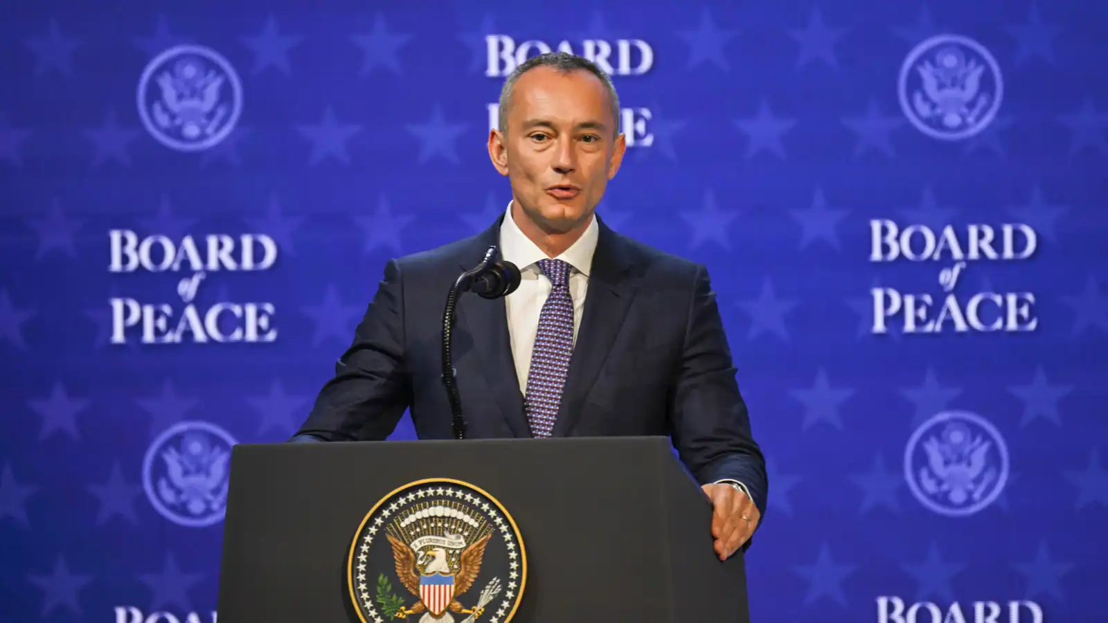 "دون تأخير".. منسّق "مجلس السلام" يدعو إلى الضغط على حماس لنزع سلاحها