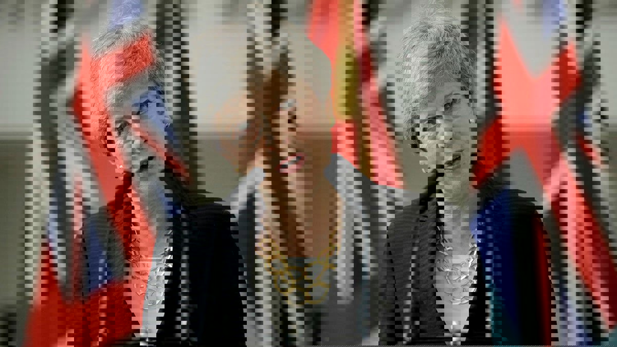 شاهد.. كيف بدت تيريزا ماي في أول ظهور بعد تسليم السلطة لجونسون