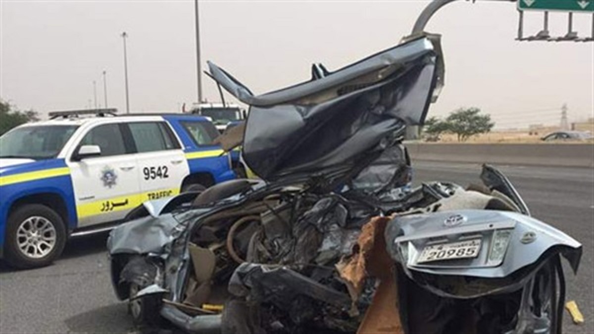 الكويت.. تصادم مروع لعدة سيارات على طريق الوفرة السريع (فيديو)