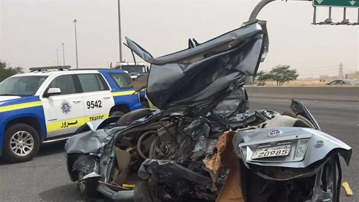 الكويت.. تصادم مروع لعدة سيارات على طريق الوفرة السريع (فيديو)