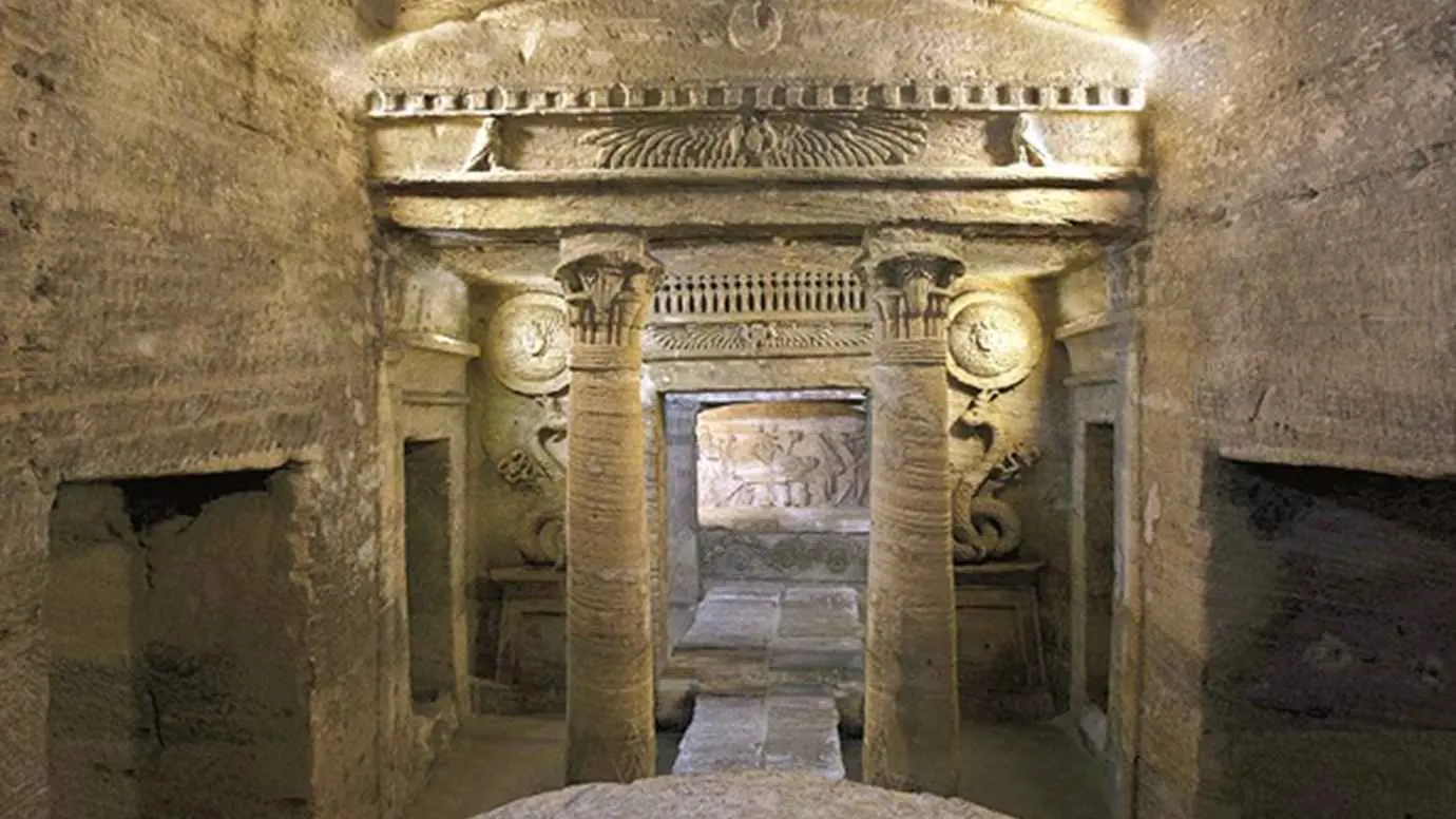 ما أهمية اكتشاف مقبرة الملك تحتمس الثاني في مصر؟ (صور)