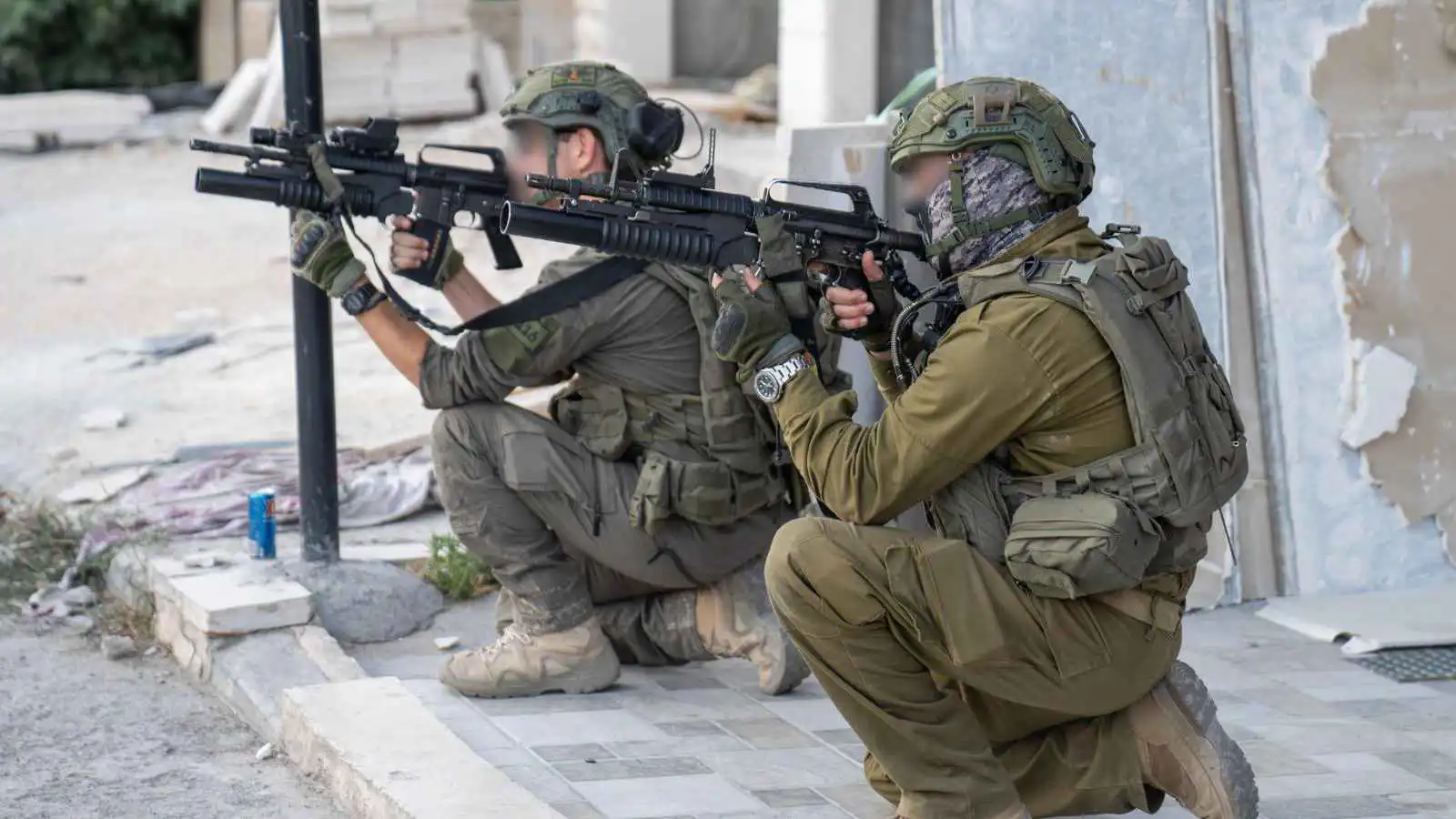 جراح بريطاني: الجنود الإسرائيليون يمارسون "لعبة رماية" ضد سكان غزة