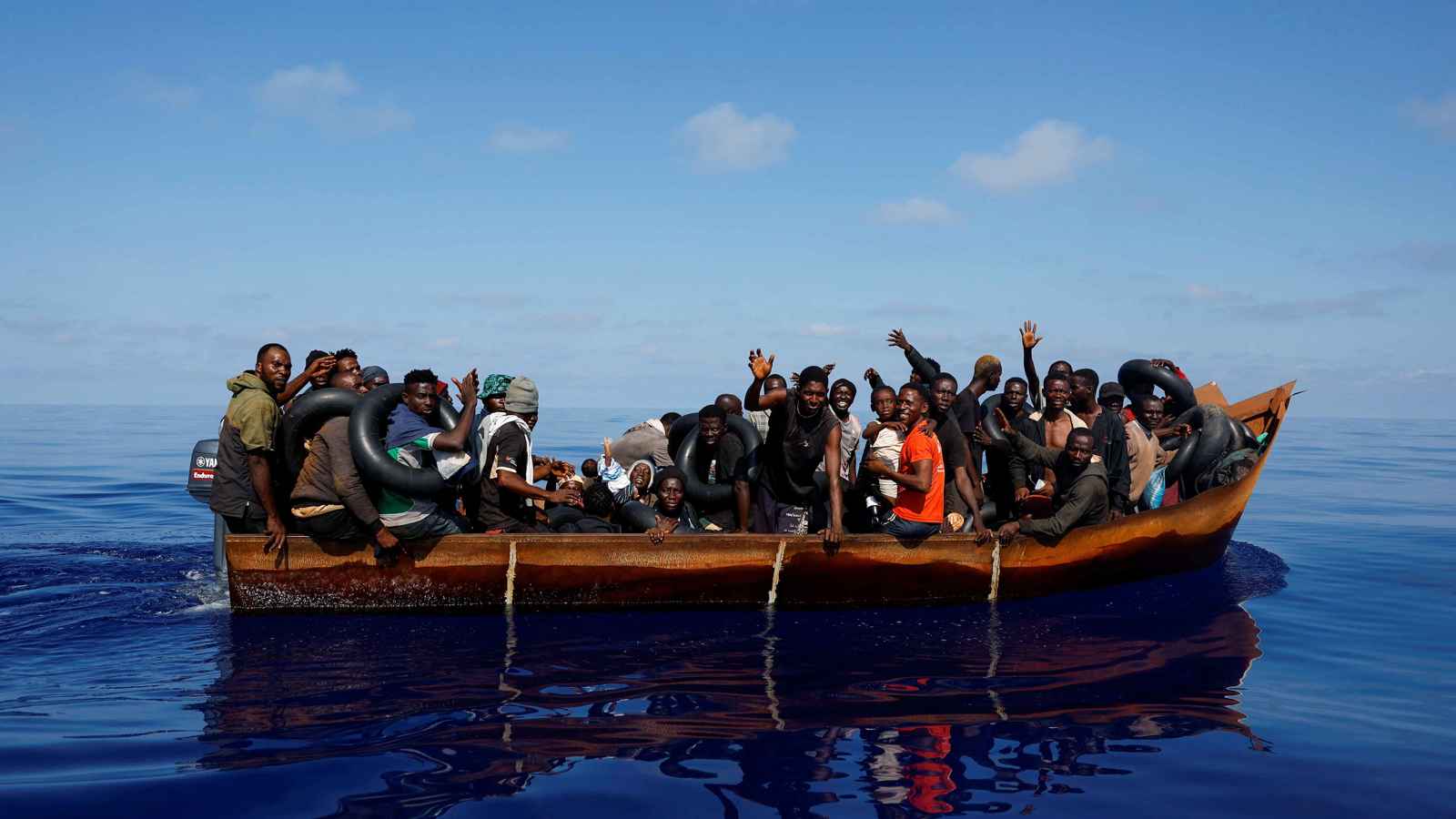 مقتل 13 شخصا وفقدان 14 في غرق قارب يقل مهاجرين قبالة اليمن