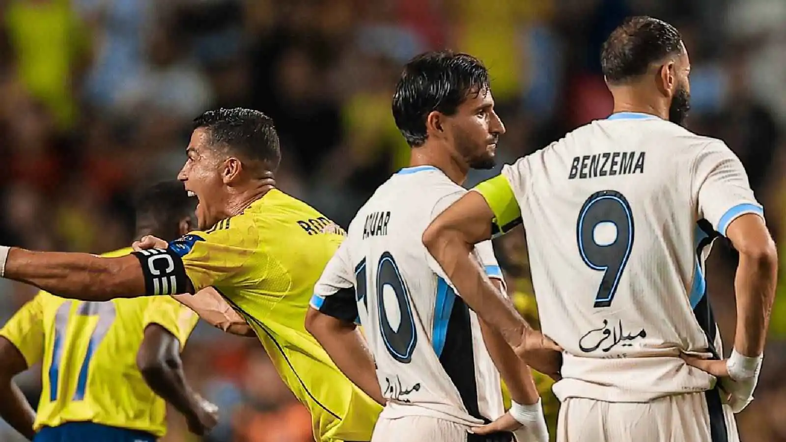 عرفت النجومية تحت ظلاله.. حساب النصر يصعق بنزيما بصورة رونالدو