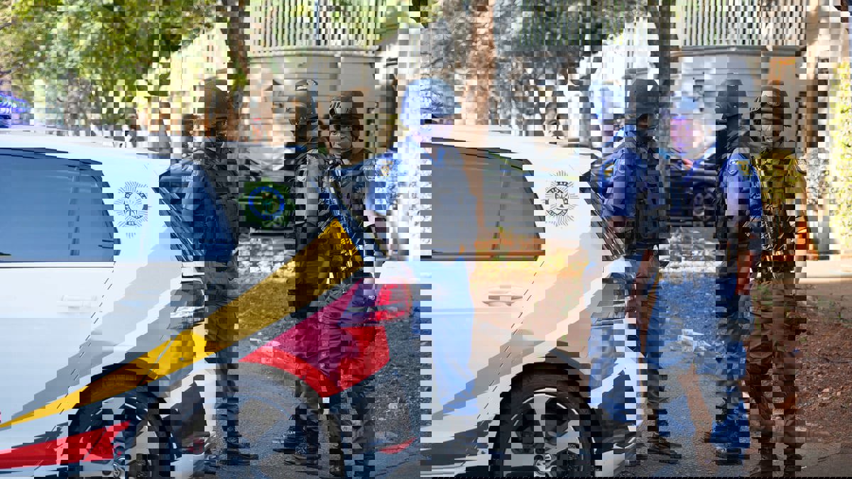 مقتل 18 مشتبها بهم خلال تبادل لإطلاق النار مع قوات شرطة جنوب أفريقيا