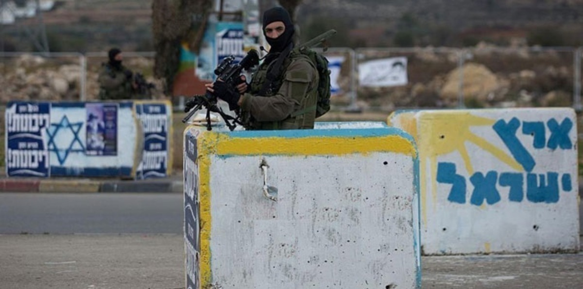 الجيش الإسرائيلي يقتل فلسطينيًا اقتحم محطة حافلات في الضفة